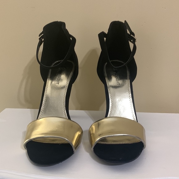 👠Black Suede & Metallic Gold Ankle Strap 👠 - Picture 2 of 4